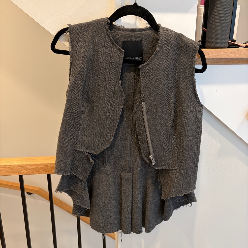 EUC ARITZIA A MOVEABLE FEAST Grey Herringbone Wool Vest 4 Tiered Layered Raw Hem
